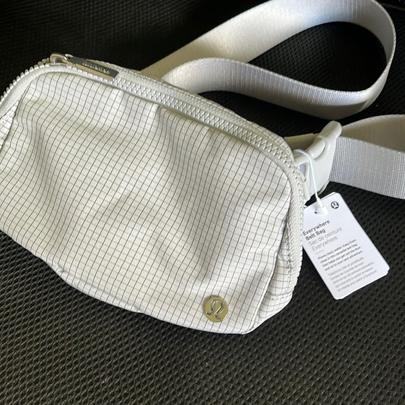 lululemon athletica Handbags - lululemon everywhere belt bag NWT